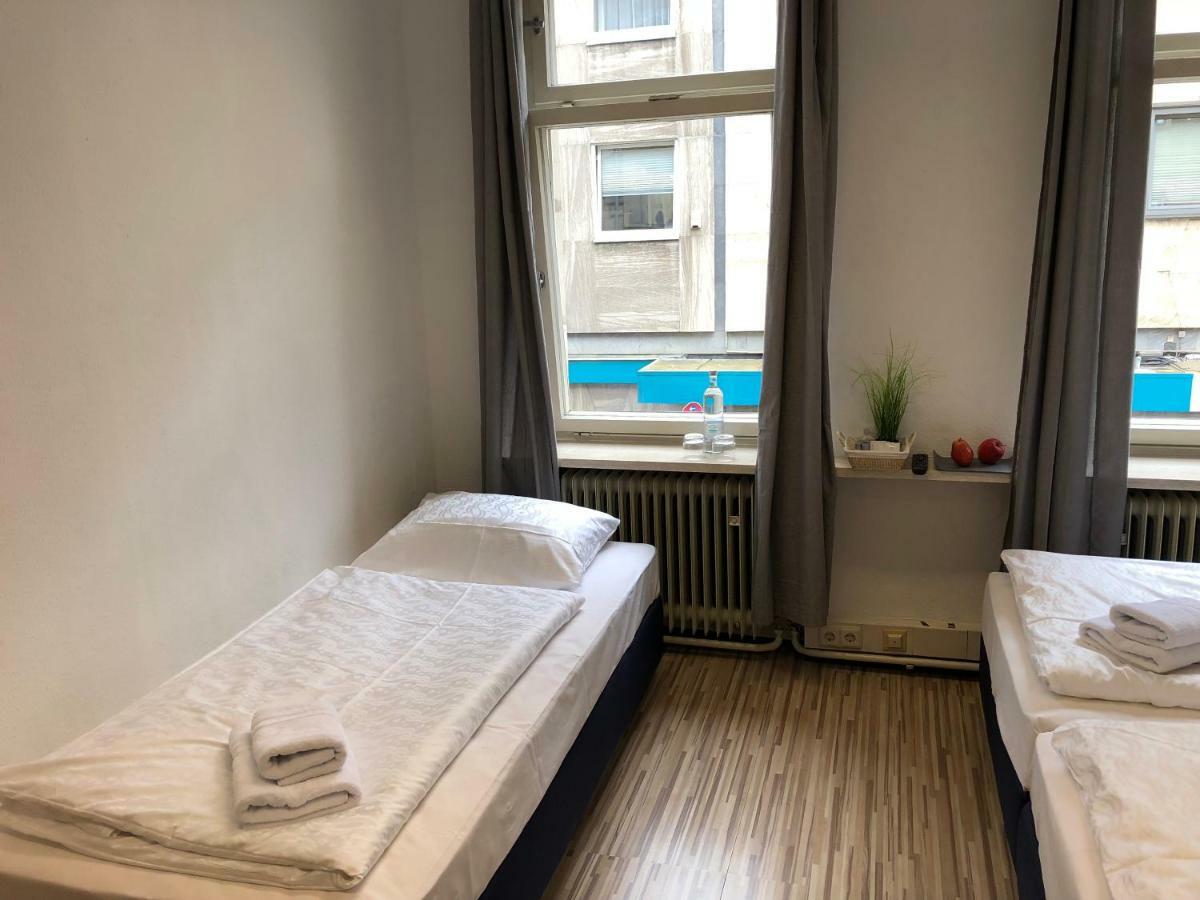 Downtown City - Privaterooms Fürth エクステリア 写真